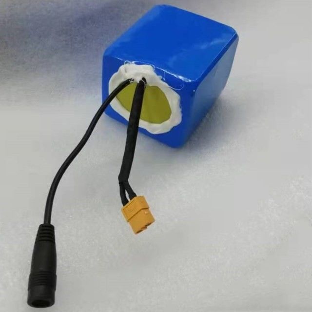 12 Volt 10ah batteria al litio 18650 3cellule in serie con spina di scarica XT60