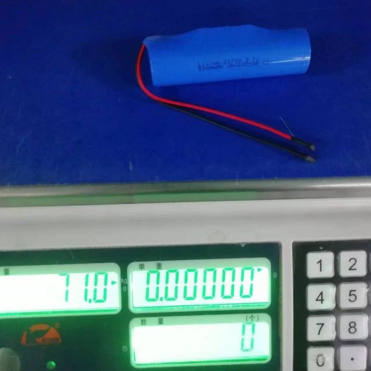 3.7V 5000mAh 21700 Pack con PCB e Leads 20 AWG per dispositivi elettronici