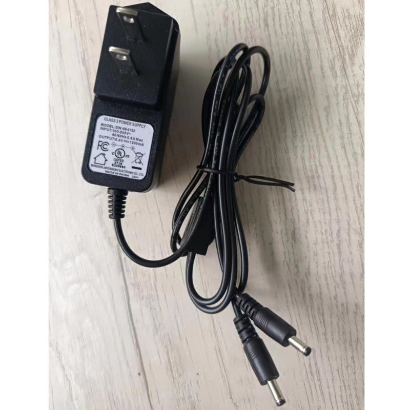 Caricabatterie standard statunitense 8.4V 1.2A con due teste a corrente continua per batterie a guanto riscaldato
